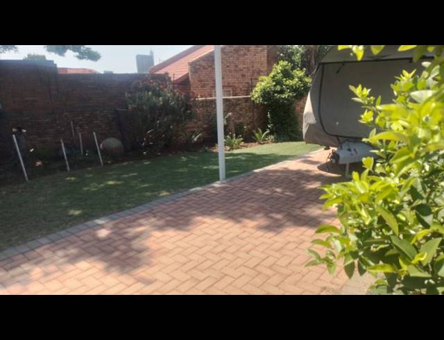 4 BEDROOM HOUSE FOR SALE IN HELIKONPARK